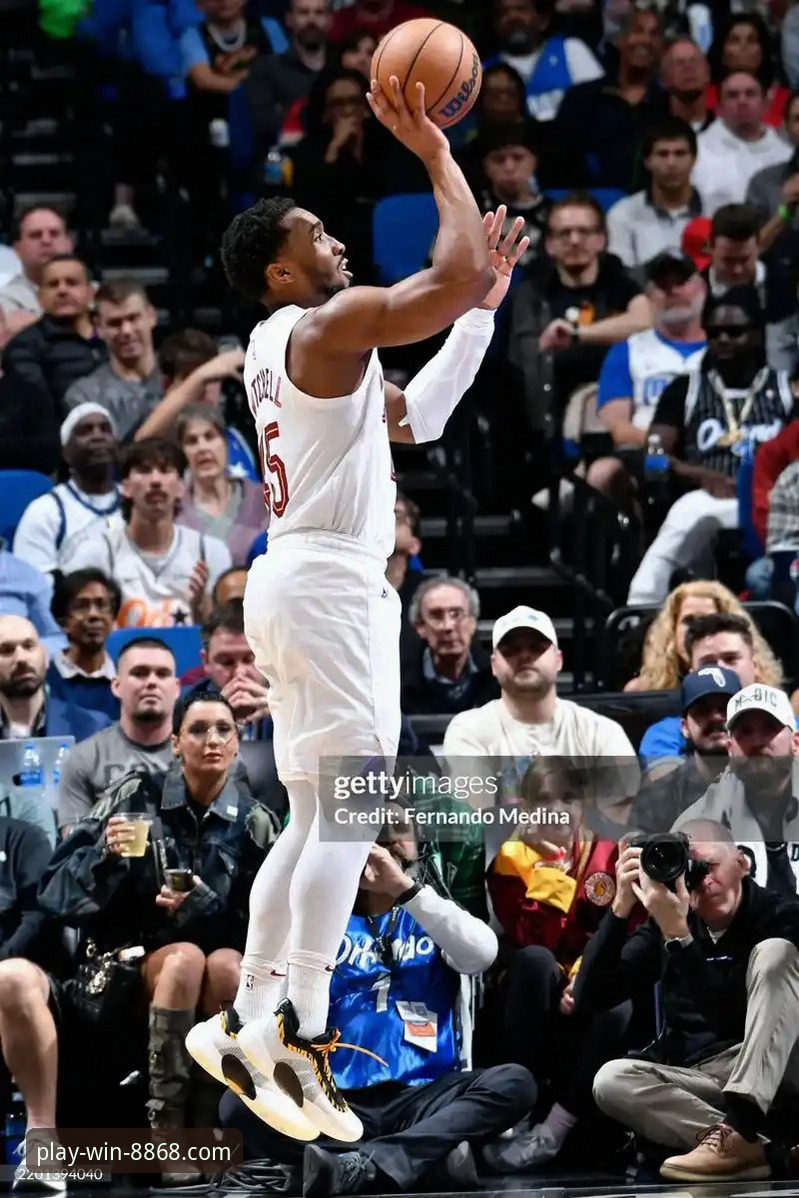 体育信誉怎么样推荐 骑士力克魔术取四连胜,米切尔42分闪耀全场